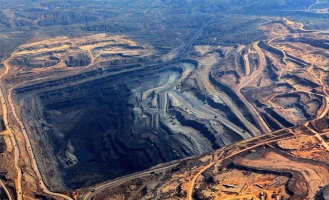 actual iron ore mining site