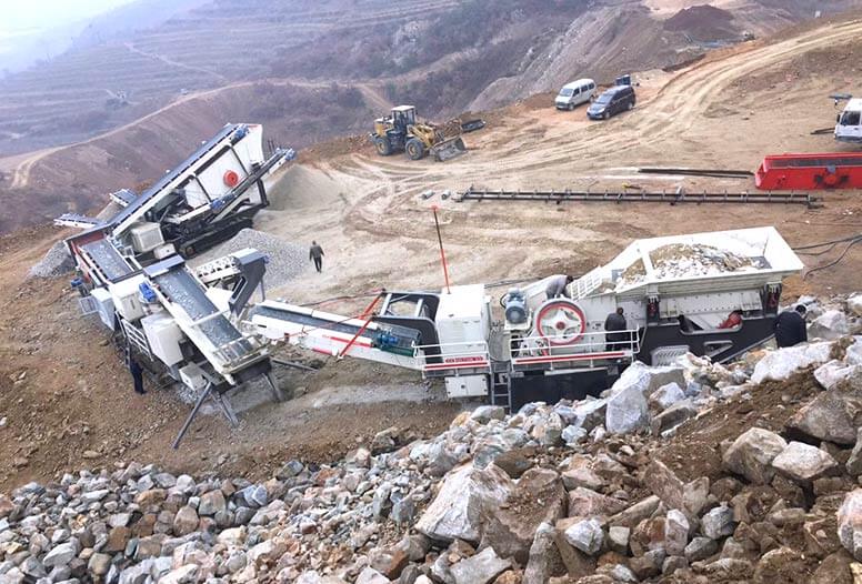 The mobile crushing plants are combined with each other